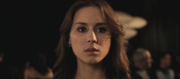 Séries TV : Troian Bellisario (Pretty Litlle Liars) se confie sur son combat contre l’anorexie Séries TV : Troian Bellisario (Pretty Litlle Liars) se confie sur son combat contre l’anorexie