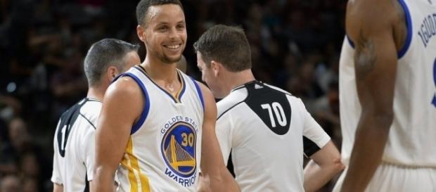 Stephen Curry lográ un nuevo record en la NBA Stephen Curry lográ un nuevo record en la NBA