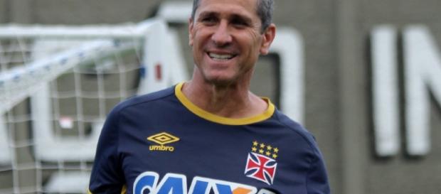 Vasco, do treinador Jorginho, recebe Luverdense pela Série B Vasco, do treinador Jorginho, recebe Luverdense pela Série B