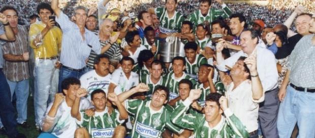 Veloso, Antônio Carlos, Evair e Edmundo era algumas das estrelas do time dirigido por Luxemburgo Veloso, Antônio Carlos, Evair e Edmundo era algumas das estrelas do time dirigido por Luxemburgo