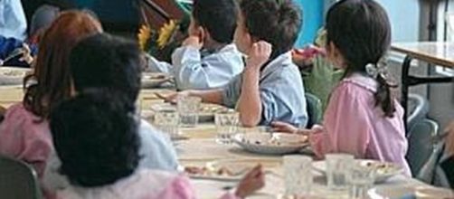 Trova un verme nel piatto Pranzo choc in mensa per un bimbo delle ... - corriereadriatico.it