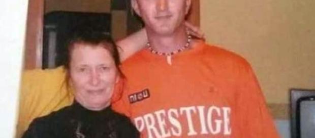 Criminalul Ionel Mihăilă şi mama lui FOTO arhiva familiei Criminalul Ionel Mihăilă şi mama lui FOTO arhiva familiei