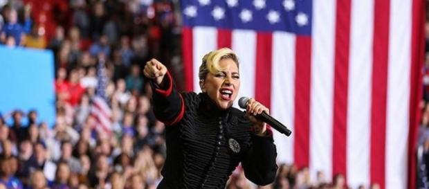 La cantante Lady Gaga, sostenitrice di Hilary Clinton. La cantante Lady Gaga, sostenitrice di Hilary Clinton.