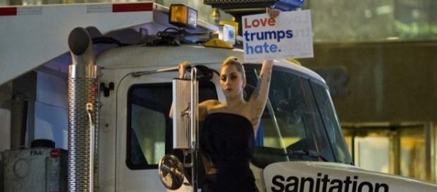 La protesta di Lady Gaga dopo le elezioni La protesta di Lady Gaga dopo le elezioni