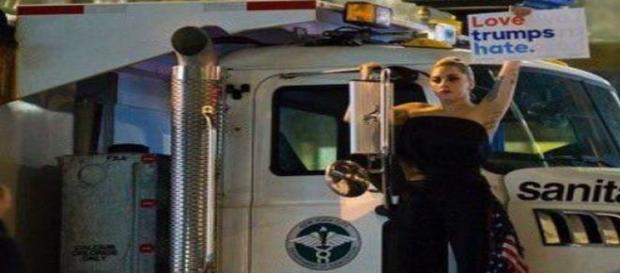 Lady Gaga contesta Trump dopo la sua elezione Lady Gaga contesta Trump dopo la sua elezione