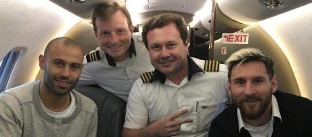 Leo Messi y Javier Mascherano viajaron junto a Neymar para sus partidos de selecciones Leo Messi y Javier Mascherano viajaron junto a Neymar para sus partidos de selecciones