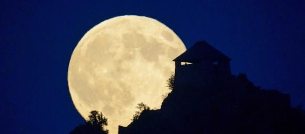 NASA explains the last 3 moons of 2016 will be supermoons ... - businessinsider.com NASA explains the last 3 moons of 2016 will be supermoons ... - businessinsider.com