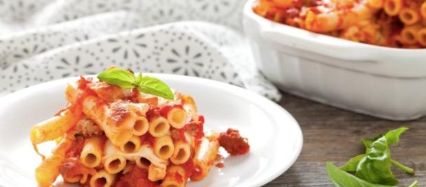 ziti napoletani con il sugo al pomodoro ziti napoletani con il sugo al pomodoro
