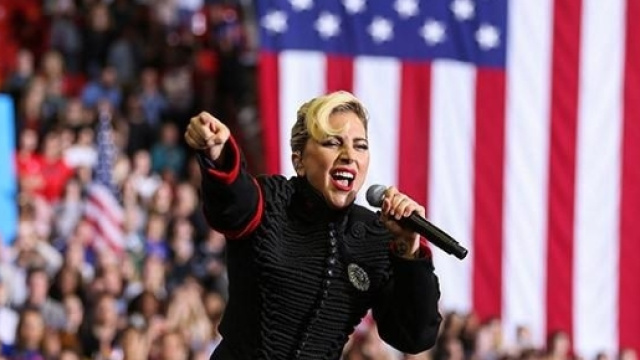 La cantante Lady Gaga, sostenitrice di Hilary Clinton.