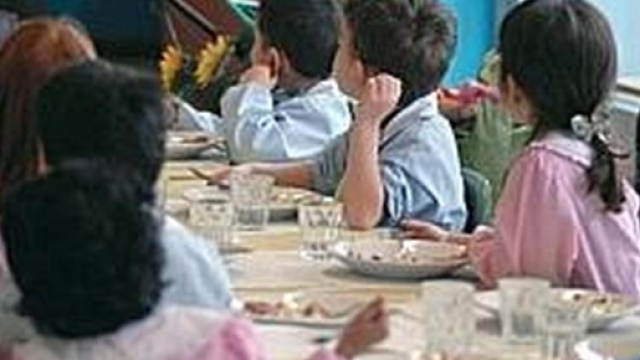 Trova un verme nel piatto Pranzo choc in mensa per un bimbo delle ... - corriereadriatico.it