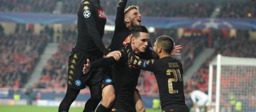 La gioia dei calciatori del Napoli al gol di Callejon