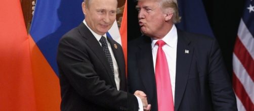 Trump e Russia vanno a braccetto: lo dichiara la CIA