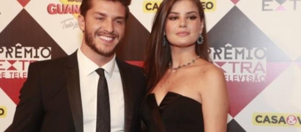 Camila Queiroz comentou a respeito da tragédia que matou 71 pessoas Camila Queiroz comentou a respeito da tragédia que matou 71 pessoas