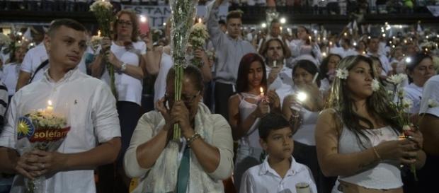 Colombianos homenagearam o Chapecoense (Foto: Raul Arboleda/STR/AFP) Colombianos homenagearam o Chapecoense (Foto: Raul Arboleda/STR/AFP)