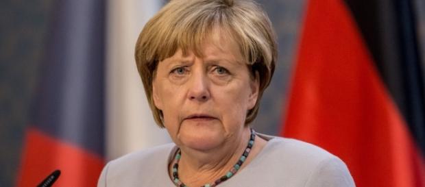 Gegen die Angst vor offenen Grenzen sollen sie Deutschen Blockflöte spielen, meint die Kanzlerin. Gegen die Angst vor offenen Grenzen sollen sie Deutschen Blockflöte spielen, meint die Kanzlerin.