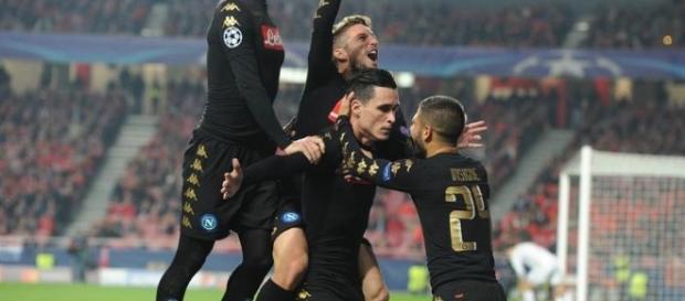 La gioia dei calciatori del Napoli al gol di Callejon La gioia dei calciatori del Napoli al gol di Callejon