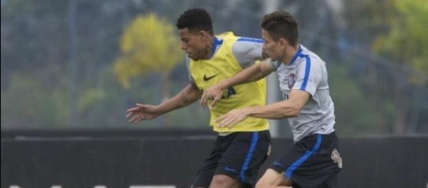 O atacante Gustavo pode ser um dos emprestados para Chapecoense O atacante Gustavo pode ser um dos emprestados para Chapecoense