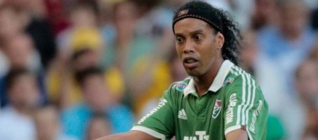 Após tragédia, Ronaldinho Gaúcho pode reforçar a Chapecoense em 2017 Após tragédia, Ronaldinho Gaúcho pode reforçar a Chapecoense em 2017