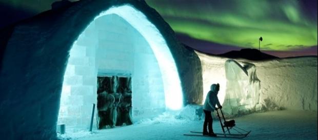 Entrada principal del ICEHOTEL, el hotel de hielo más grande del planeta Entrada principal del ICEHOTEL, el hotel de hielo más grande del planeta
