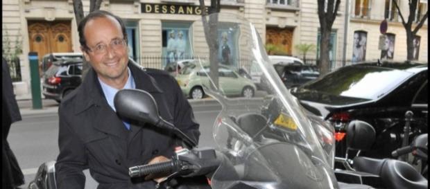 François Hollande, une prime de 1000 euros pour son prochaine scooter ! ... - purepeople.com François Hollande, une prime de 1000 euros pour son prochaine scooter ! ... - purepeople.com