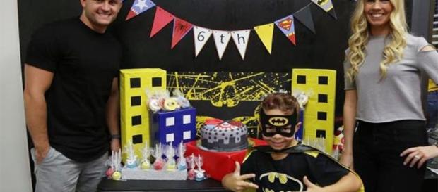 Garoto pede aos pais que pastor fale sobre o Evangelho durante sua festa de aniversário. Garoto pede aos pais que pastor fale sobre o Evangelho durante sua festa de aniversário.