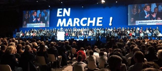 Pour son meeting parisien, Emmanuel Macron a fait davantage que salle comble Pour son meeting parisien, Emmanuel Macron a fait davantage que salle comble