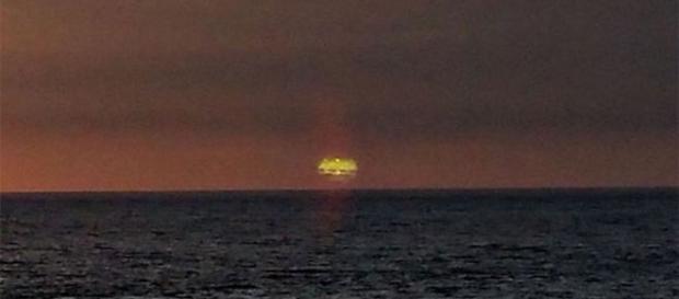 Suposto ovni apareceu nas primeiras horas da manhã, próximo ao Sol. Veja foto original na sequência (MUFON) Suposto ovni apareceu nas primeiras horas da manhã, próximo ao Sol. Veja foto original na sequência (MUFON)