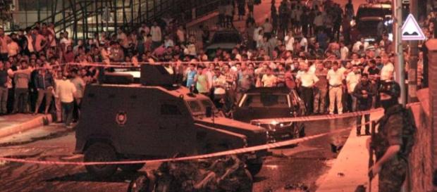 Turchia, ondata di attentati del Pkk contro esercito e polizia: 6 ... - ilfattoquotidiano.it Turchia, ondata di attentati del Pkk contro esercito e polizia: 6 ... - ilfattoquotidiano.it