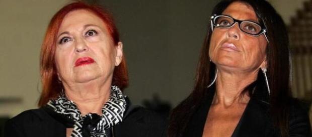 Wanna Marchi concorrente dell'Isola dei Famosi con la figlia Stefania Nobile Wanna Marchi concorrente dell'Isola dei Famosi con la figlia Stefania Nobile