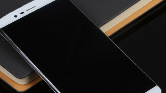 Elephone S8, un futuro senza cornici