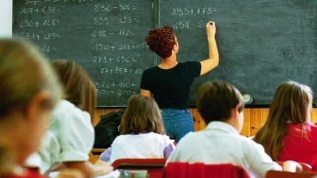 Ultime news sabato 10 dicembre 2016: mobilit&agrave; 2017, vecchi docenti di ruolo chiedono precedenza assoluta