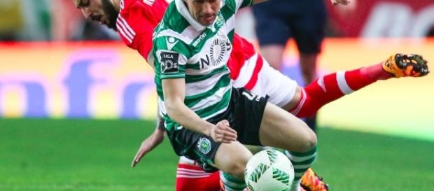 Benfica vs Sporting, a partir das 18 horas, num jogo que decide a liderança da Liga. Benfica vs Sporting, a partir das 18 horas, num jogo que decide a liderança da Liga.