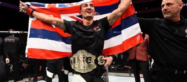 Holloway é o novo campeão do UFC (Foto: Reprodução/Facebook/UFC) Holloway é o novo campeão do UFC (Foto: Reprodução/Facebook/UFC)