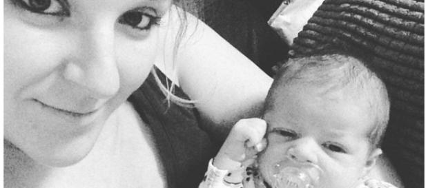 Jade Rogers com o filho Archie Jade Rogers com o filho Archie