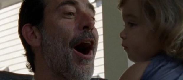 'The Walking Dead' spoilers mid-season finale - Negan plays house at Rick's (via Twitter @ADevilishCharm) 'The Walking Dead' spoilers mid-season finale - Negan plays house at Rick's (via Twitter @ADevilishCharm)