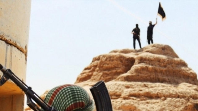 Le bandiere nere dell'Isis sventolano nuovamente su Palmira, un'immagine che non ci si augurava più di rivedere