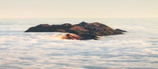 Cumbre Vieja tapado pelas nuvens, nas Ilhas Canárias (Getty) Cumbre Vieja tapado pelas nuvens, nas Ilhas Canárias (Getty)