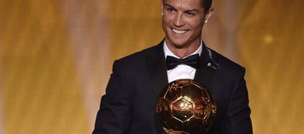 France Football elege Cristiano Ronaldo o melhor jogador de 2016 em todo o mundo France Football elege Cristiano Ronaldo o melhor jogador de 2016 em todo o mundo