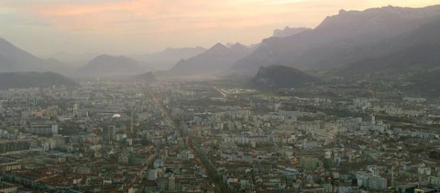 Grenoble lutte contre la pollution avec des vignettes apposées sur ... - rfi.fr Grenoble lutte contre la pollution avec des vignettes apposées sur ... - rfi.fr