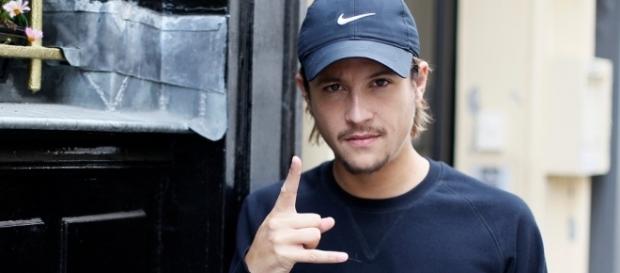 Lancé en plein secret, son album est aujourd'hui le plus streamé de France en une journée. Lancé en plein secret, son album est aujourd'hui le plus streamé de France en une journée.