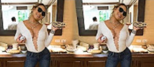 Source Youtube ET News. Mariah Carey photoshopped skinnier self, brags weird two-food diet Source Youtube ET News. Mariah Carey photoshopped skinnier self, brags weird two-food diet