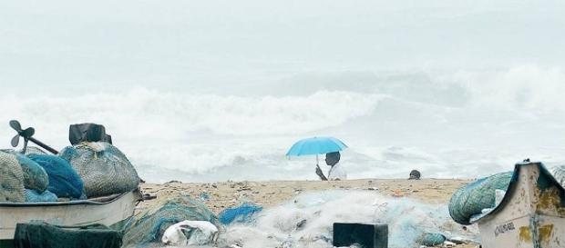 Tamil Nadu, Andhra Pradesh brace for cyclone Vardah - Bangalore Mirror - indiatimes.com Tamil Nadu, Andhra Pradesh brace for cyclone Vardah - Bangalore Mirror - indiatimes.com