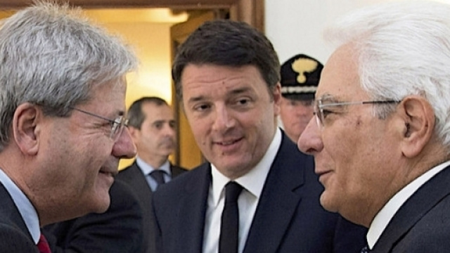Da sinistra, Paolo Gentiloni, Matteo Renzi e Sergio Mattarella
