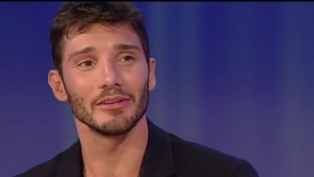 Gossip: Stefano De Martino parla in tv dell'amore finito con Belen Rodriguez.