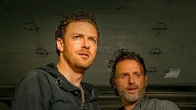 Immagine: Rick e Aaron di The Walking Dead.