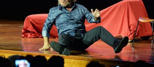 Beppe Grillo torna a Genova per il suo show 'Grillo vs Grillo'