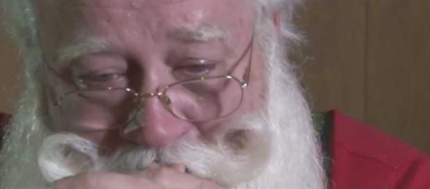 Eric Schmitt-Matzen de 60 anos relata a comovente história que vivenciou vestido de Papai Noel Eric Schmitt-Matzen de 60 anos relata a comovente história que vivenciou vestido de Papai Noel