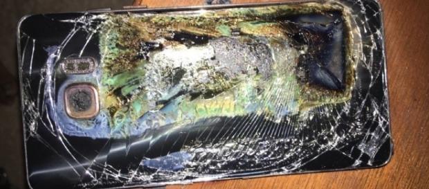 Il Galaxy Note 7 è pericoloso, va tolto dal mercato. Il Galaxy Note 7 è pericoloso, va tolto dal mercato.