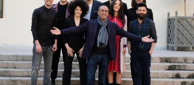 Il padrone di casa #CarloConti insieme alle otto nuove proposte di #Sanremo2017 - ansa.it Il padrone di casa #CarloConti insieme alle otto nuove proposte di #Sanremo2017 - ansa.it