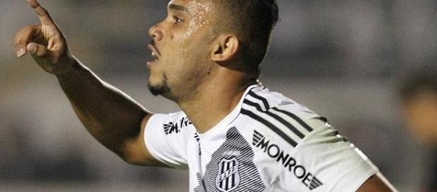 O jogador também já foi pretendido por Santos e Botafogo - (Gustavo Magnusson/Fotoarena) O jogador também já foi pretendido por Santos e Botafogo - (Gustavo Magnusson/Fotoarena)